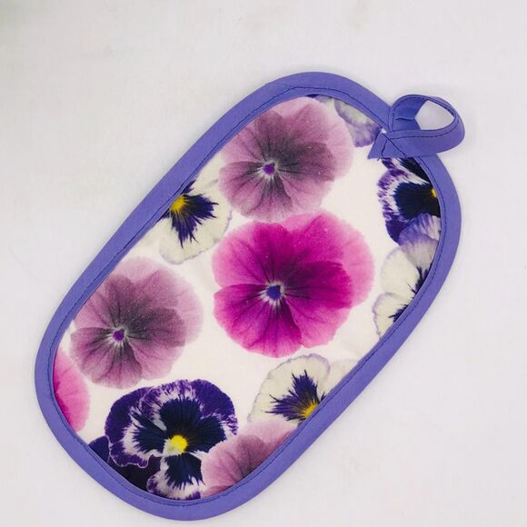 Set of 2 Finger Hotpads, Purple Violet Pansies Print, 2 Piece Baking Set - Picture 7 of 7